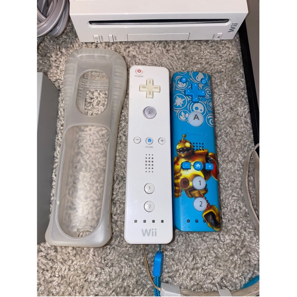 Nintendo Wii Bundle with 2 Controllers